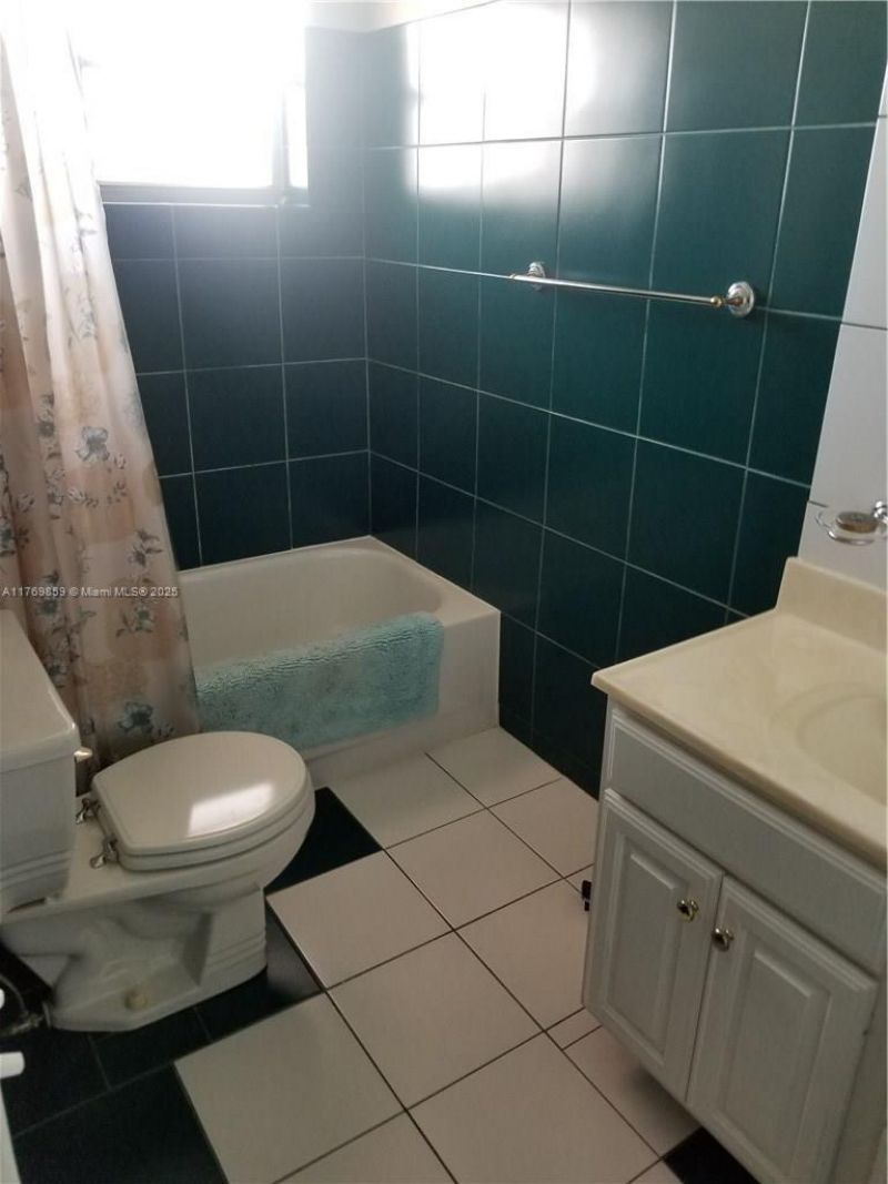 1000 NE 14th Ave, Unit 605, Hallandale Beach, FL 33009 Photo