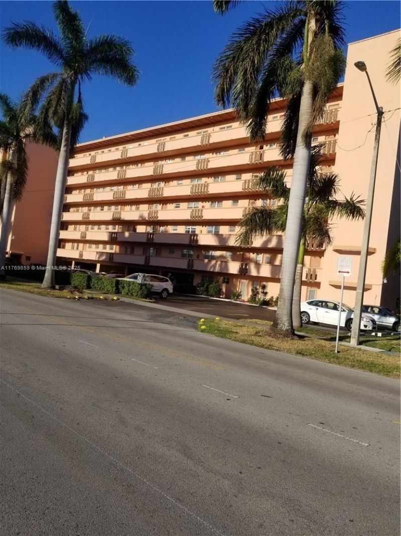 1000 NE 14th Ave, Unit 605, Hallandale Beach, FL 33009 Photo