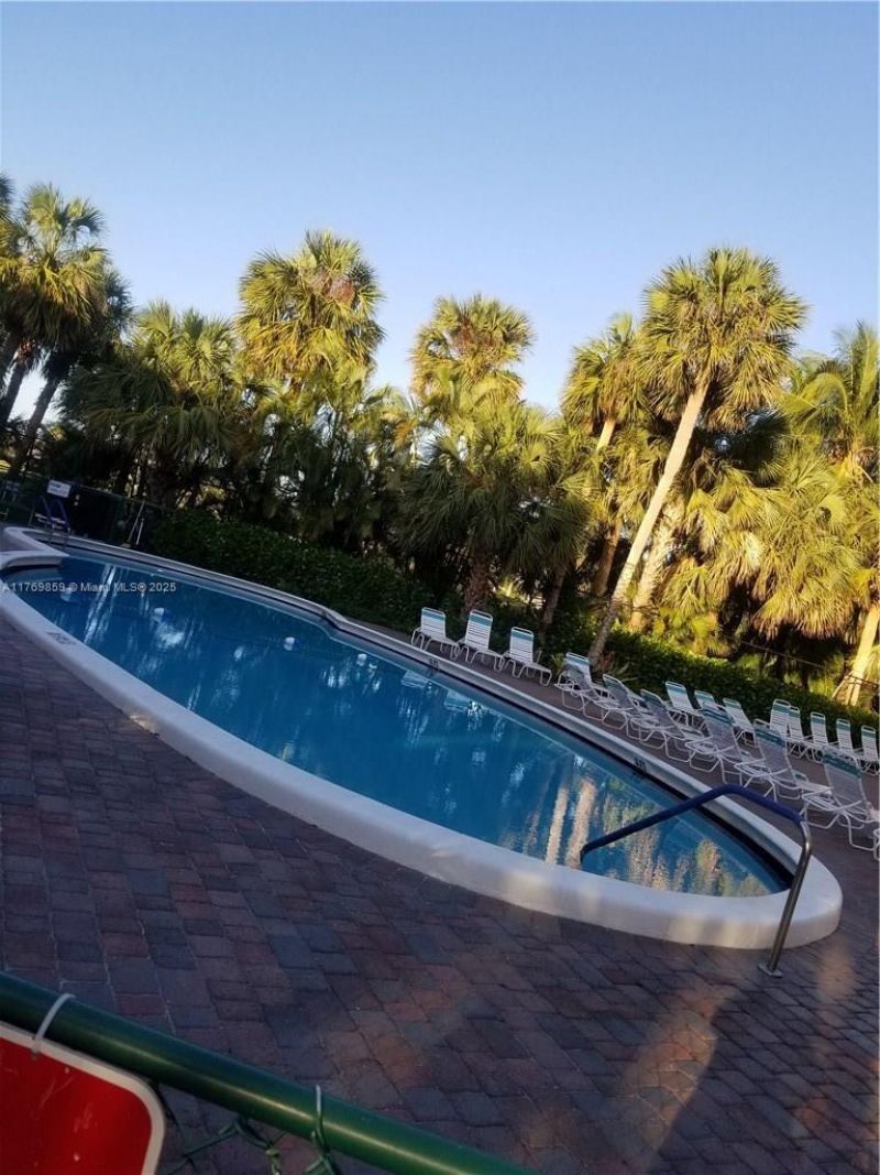 1000 NE 14th Ave, Unit 605, Hallandale Beach, FL 33009 Photo