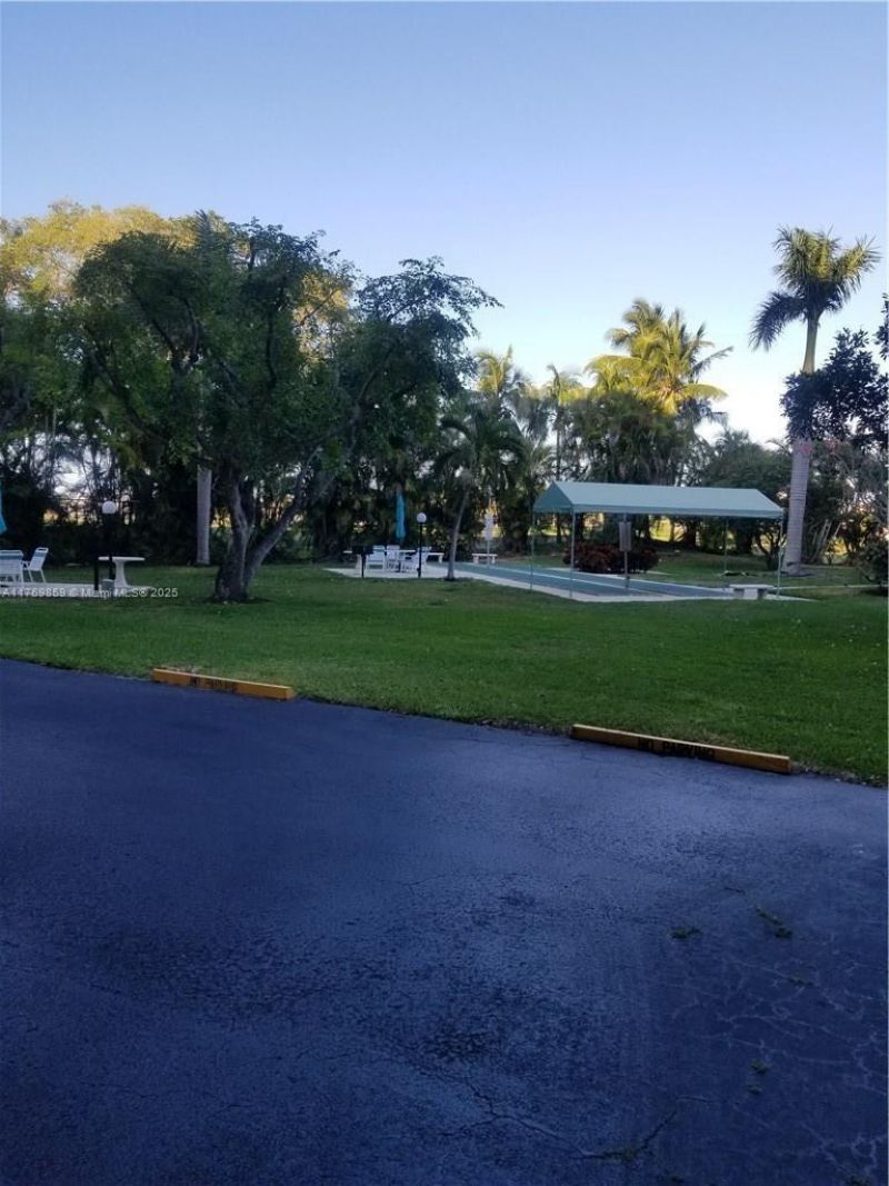 1000 NE 14th Ave, Unit 605, Hallandale Beach, FL 33009 Photo