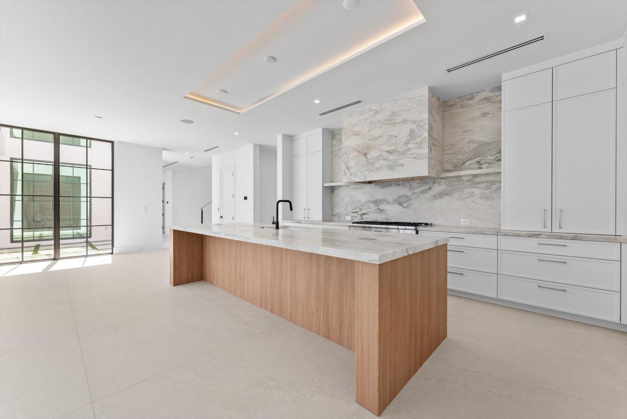 880 NE 3rd Avenue, Boca Raton, FL 33432 Photo