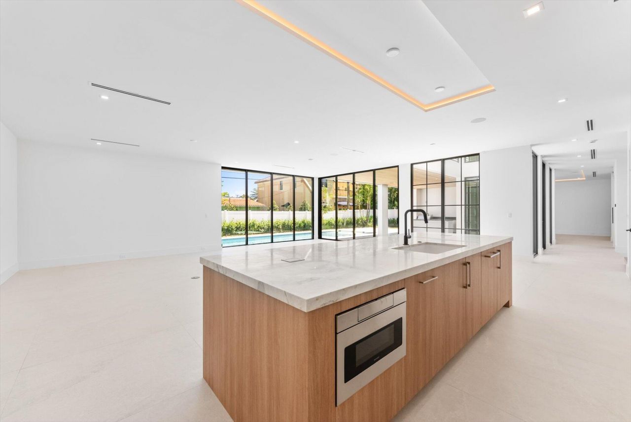 880 NE 3rd Avenue, Boca Raton, FL 33432 Photo