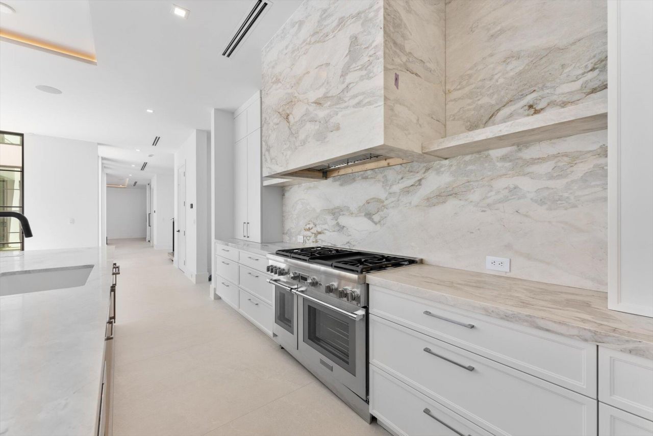 880 NE 3rd Avenue, Boca Raton, FL 33432 Photo