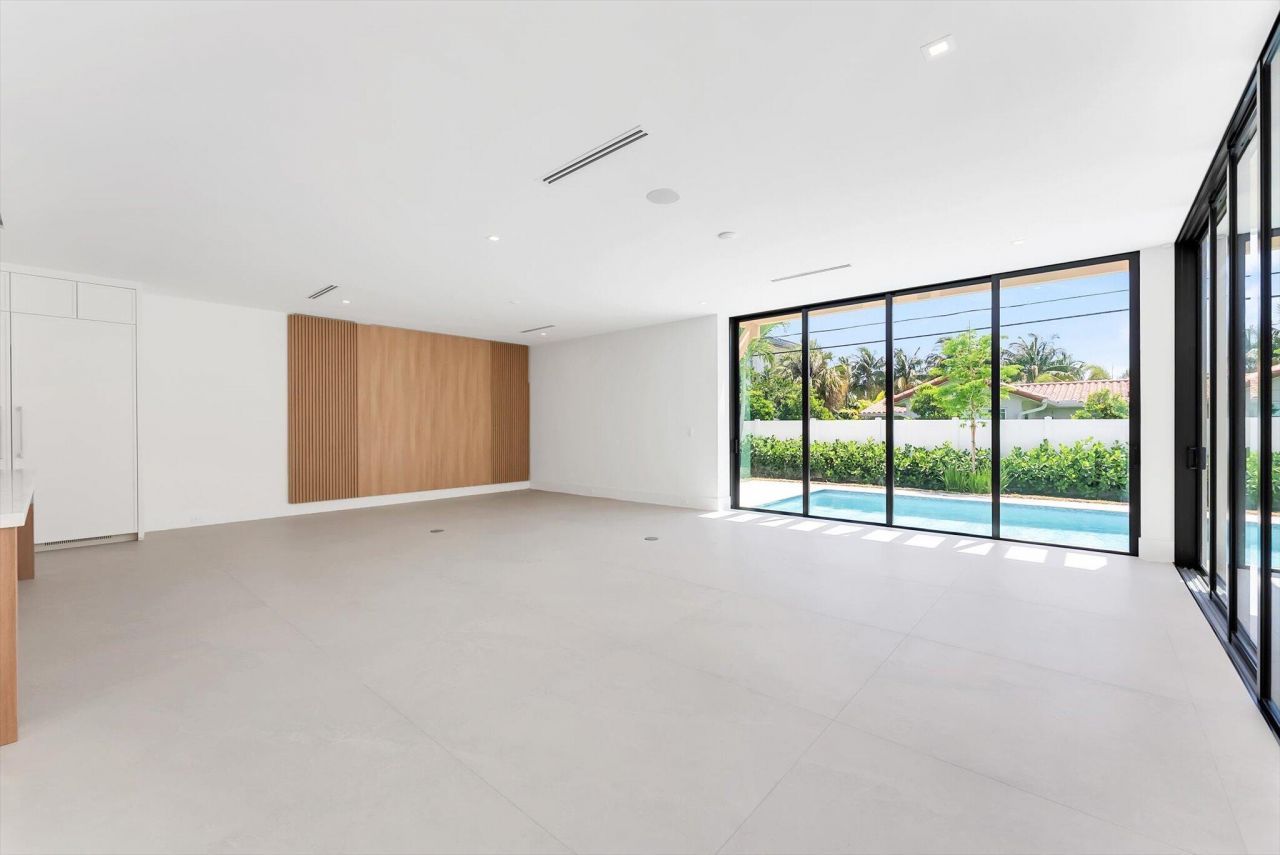 880 NE 3rd Avenue, Boca Raton, FL 33432 Photo