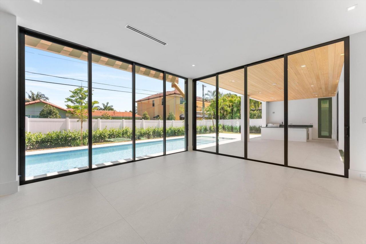 880 NE 3rd Avenue, Boca Raton, FL 33432 Photo