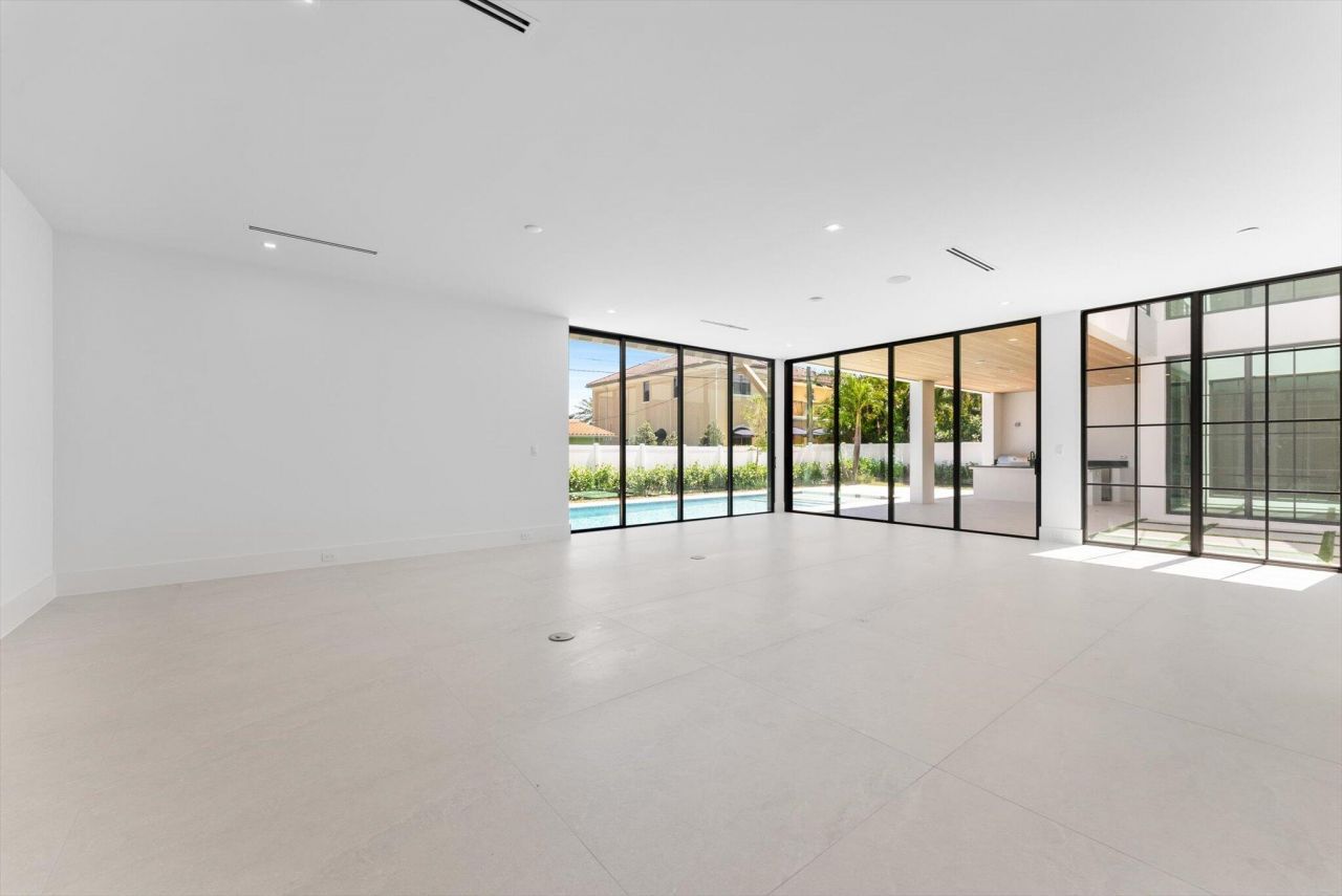 880 NE 3rd Avenue, Boca Raton, FL 33432 Photo