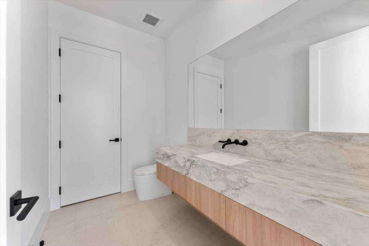 880 NE 3rd Avenue, Boca Raton, FL 33432 Photo