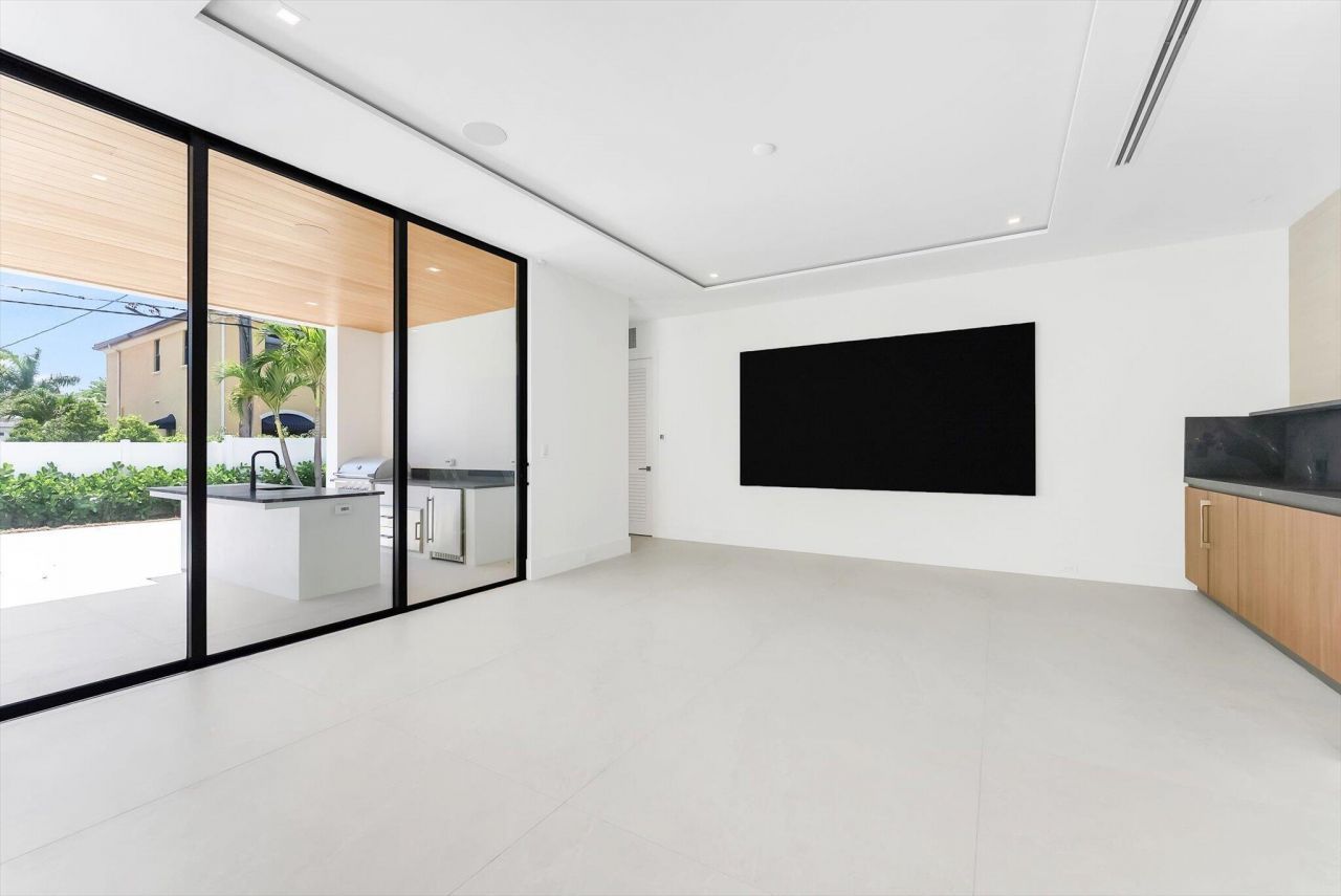 880 NE 3rd Avenue, Boca Raton, FL 33432 Photo