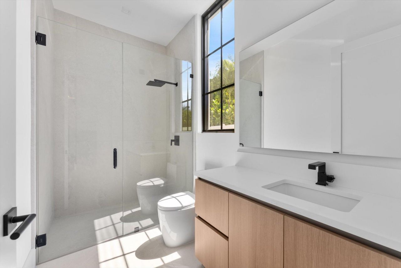 880 NE 3rd Avenue, Boca Raton, FL 33432 Photo