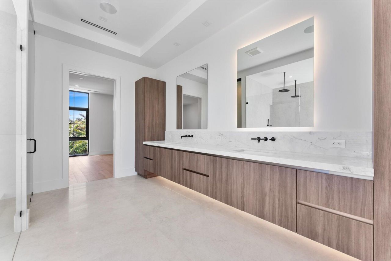 880 NE 3rd Avenue, Boca Raton, FL 33432 Photo