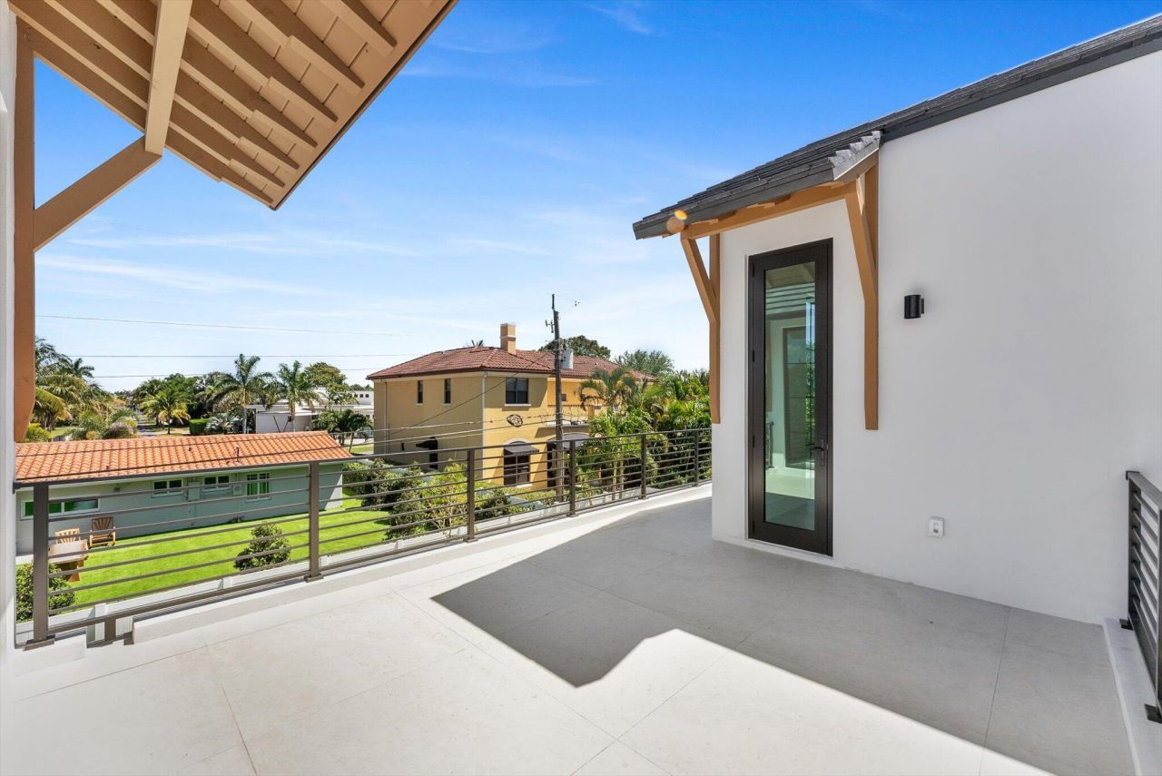 880 NE 3rd Avenue, Boca Raton, FL 33432 Photo