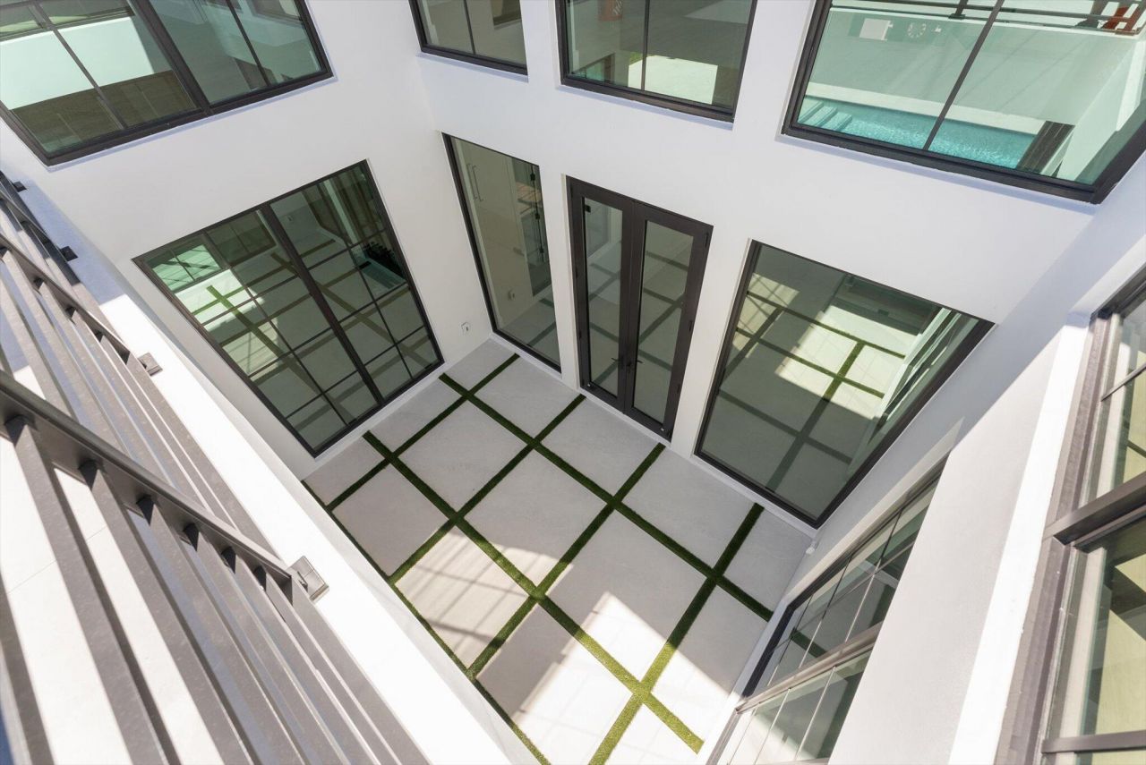 880 NE 3rd Avenue, Boca Raton, FL 33432 Photo