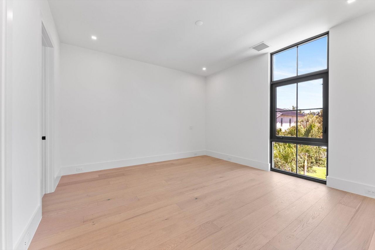 880 NE 3rd Avenue, Boca Raton, FL 33432 Photo