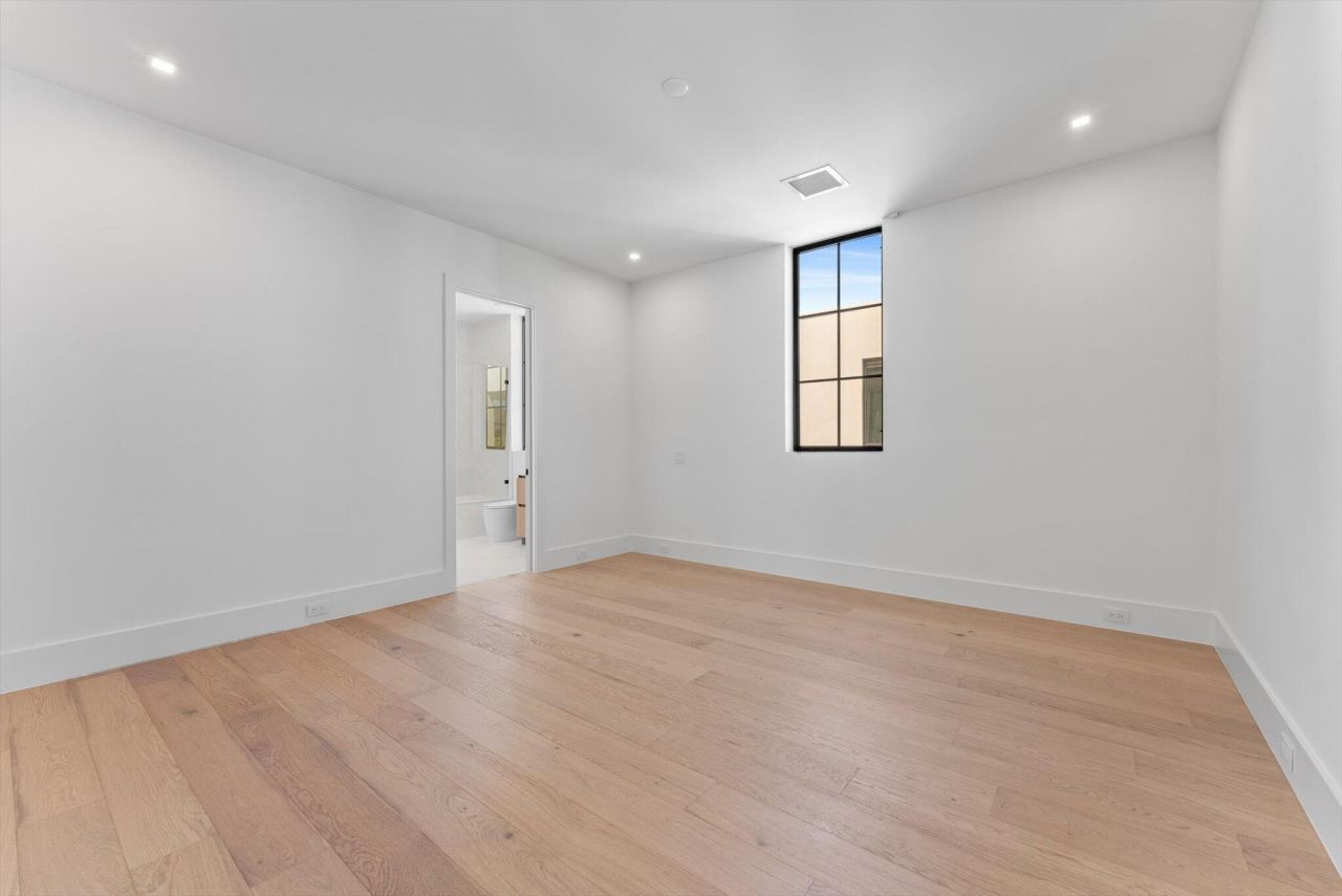 880 NE 3rd Avenue, Boca Raton, FL 33432 Photo