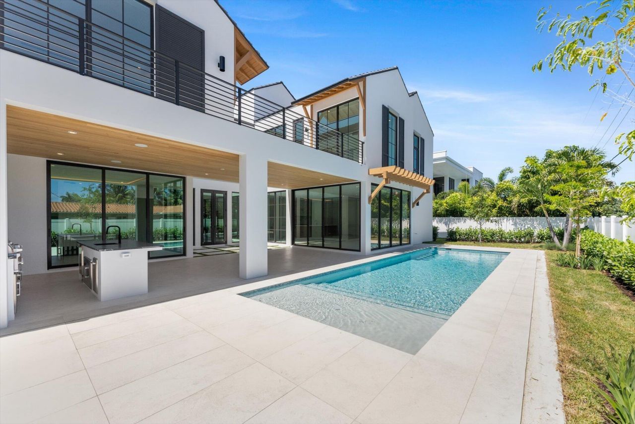 880 NE 3rd Avenue, Boca Raton, FL 33432 Photo