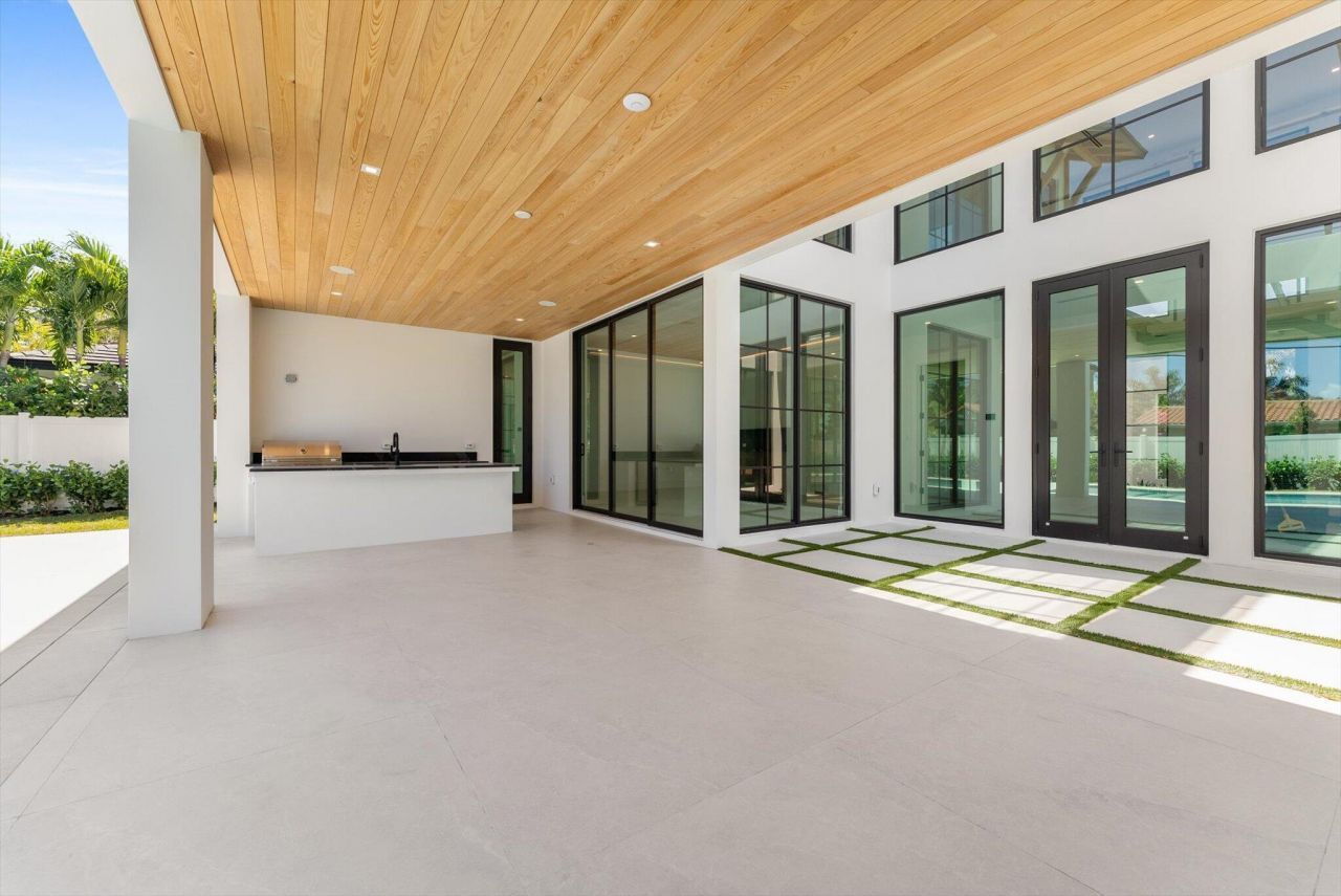 880 NE 3rd Avenue, Boca Raton, FL 33432 Photo