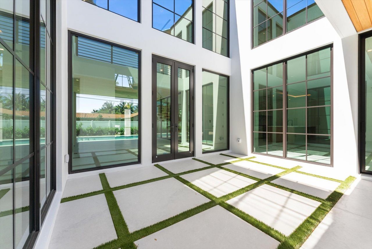 880 NE 3rd Avenue, Boca Raton, FL 33432 Photo