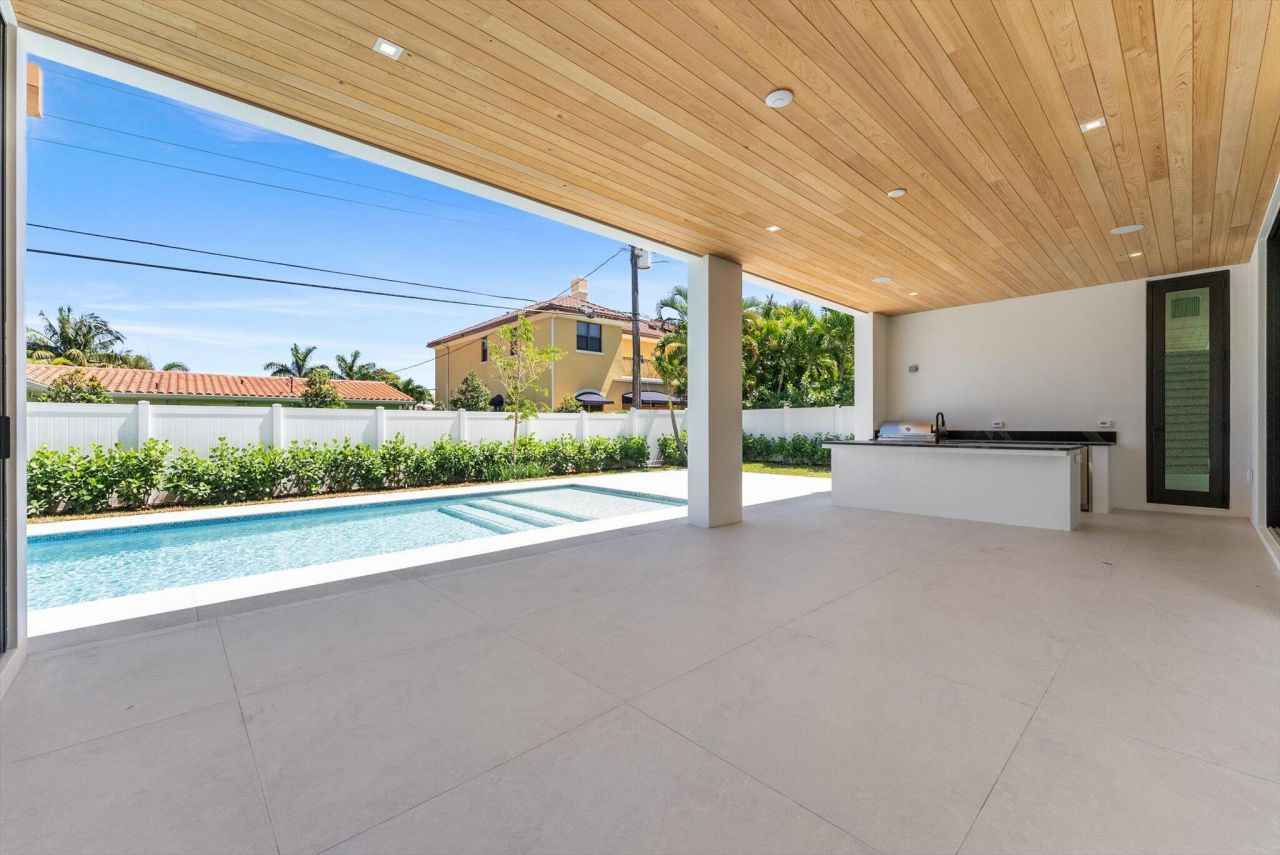 880 NE 3rd Avenue, Boca Raton, FL 33432 Photo