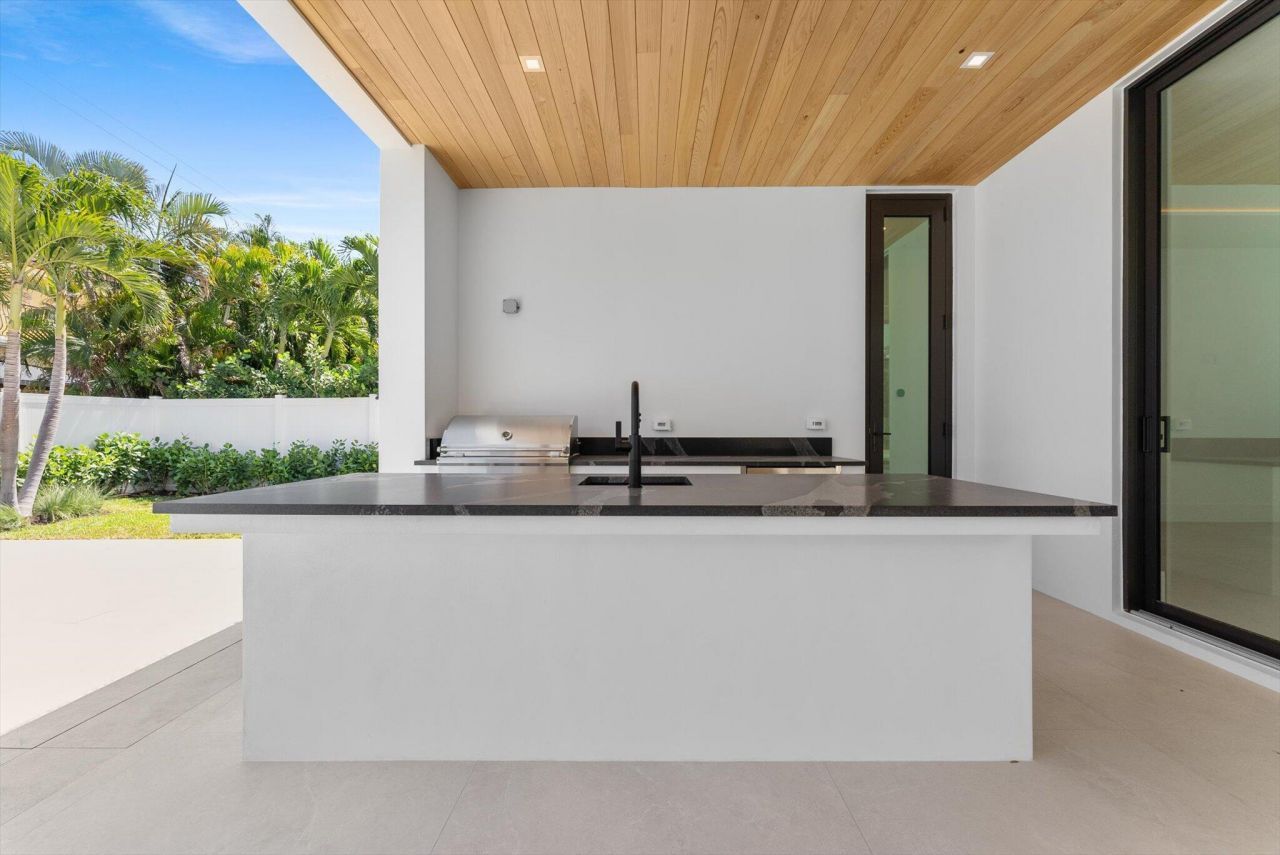 880 NE 3rd Avenue, Boca Raton, FL 33432 Photo