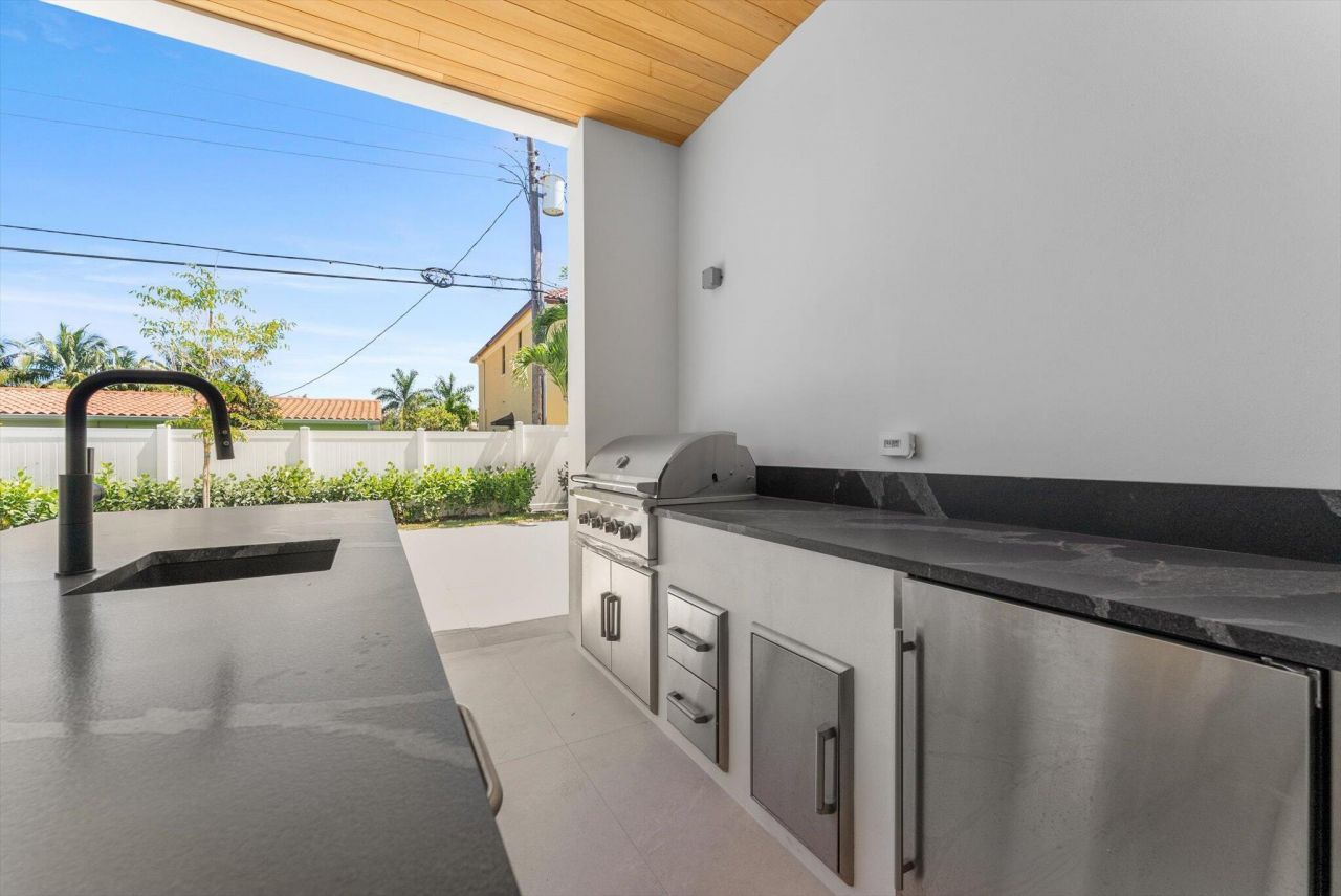 880 NE 3rd Avenue, Boca Raton, FL 33432 Photo