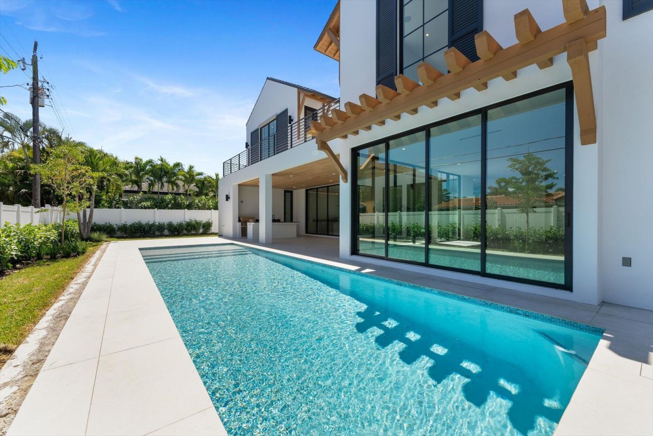 880 NE 3rd Avenue, Boca Raton, FL 33432 Photo