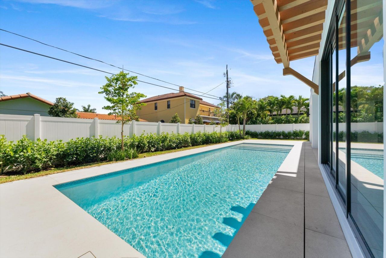 880 NE 3rd Avenue, Boca Raton, FL 33432 Photo