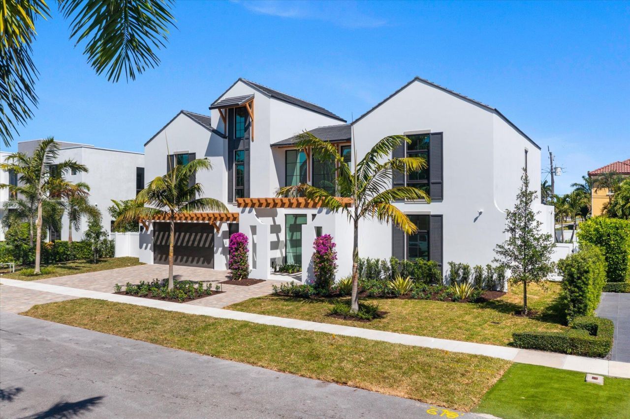 880 NE 3rd Avenue, Boca Raton, FL 33432 Photo