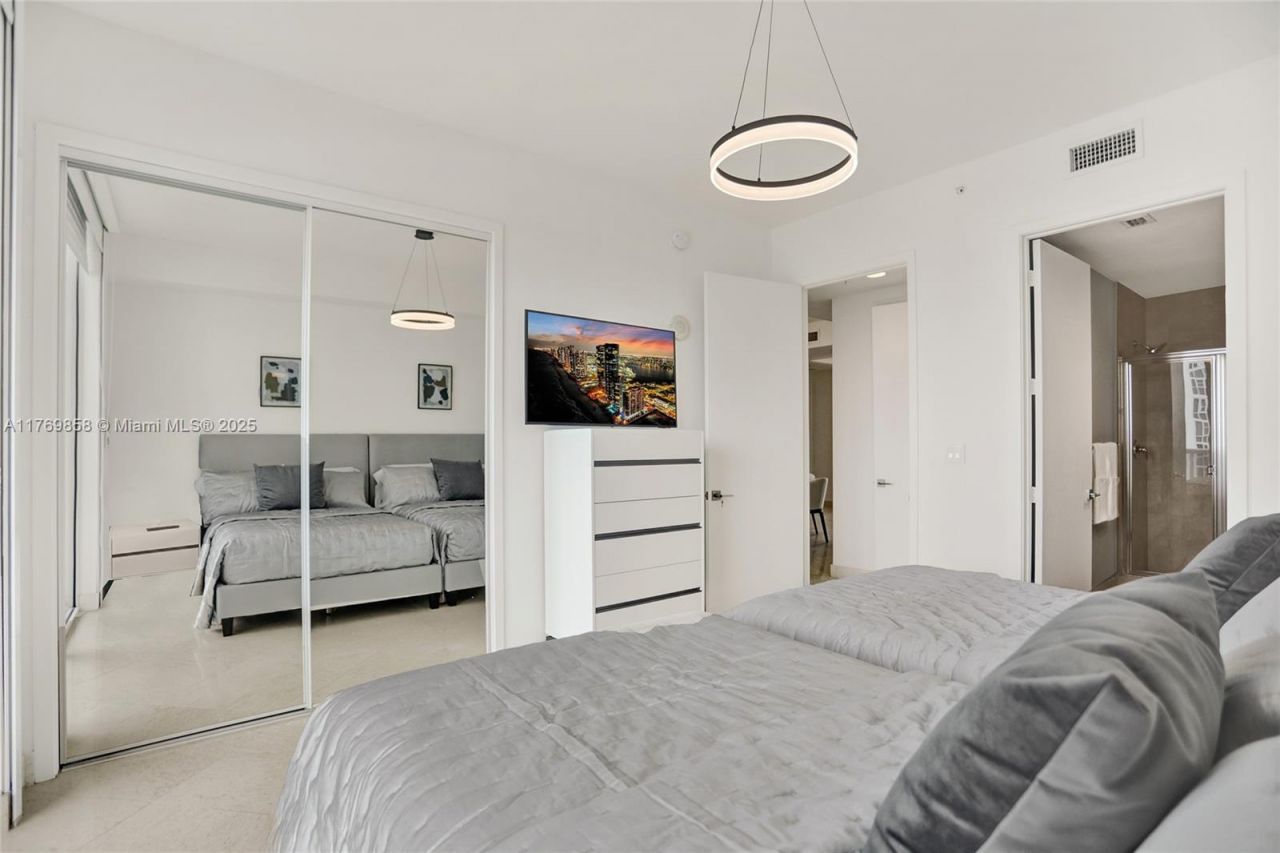 18101 Collins Ave, Unit 3504, Sunny Isles Beach, FL 33160 Photo