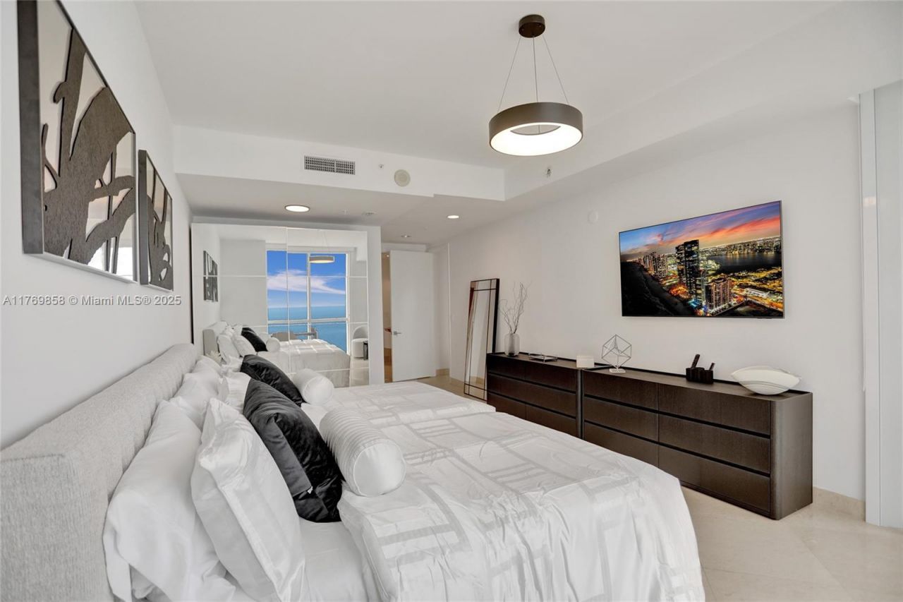 18101 Collins Ave, Unit 3504, Sunny Isles Beach, FL 33160 Photo