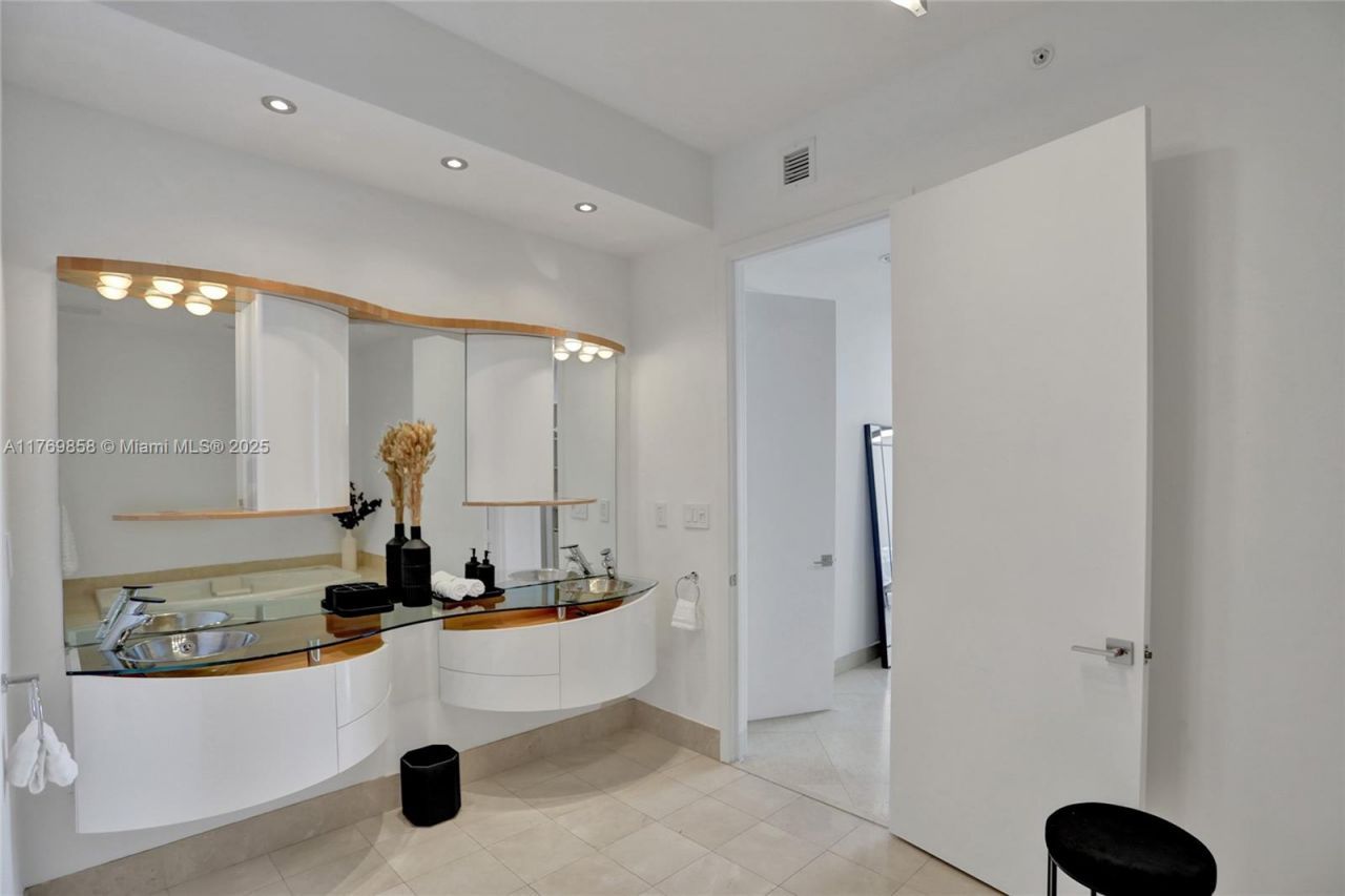 18101 Collins Ave, Unit 3504, Sunny Isles Beach, FL 33160 Photo