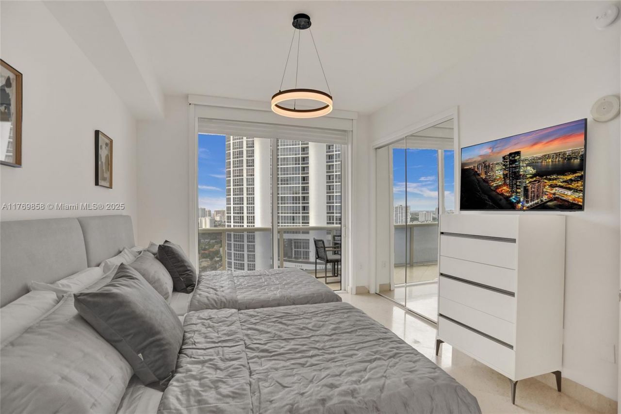 18101 Collins Ave, Unit 3504, Sunny Isles Beach, FL 33160 Photo