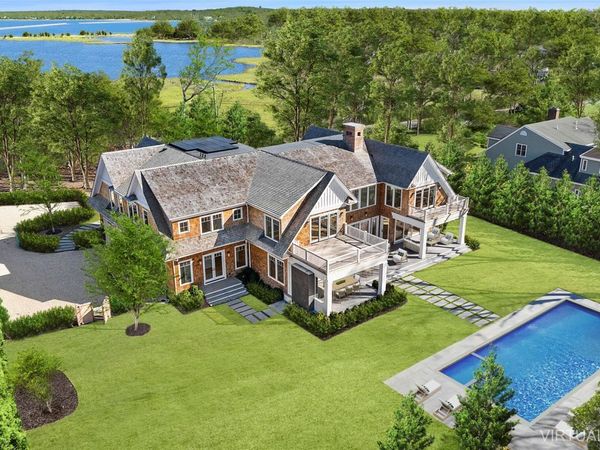 25 Fresh Pond Road, North Haven, NY 11963