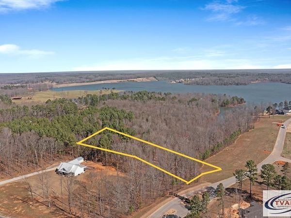 000 Southern Shores Pt, Huntingdon, TN 38344