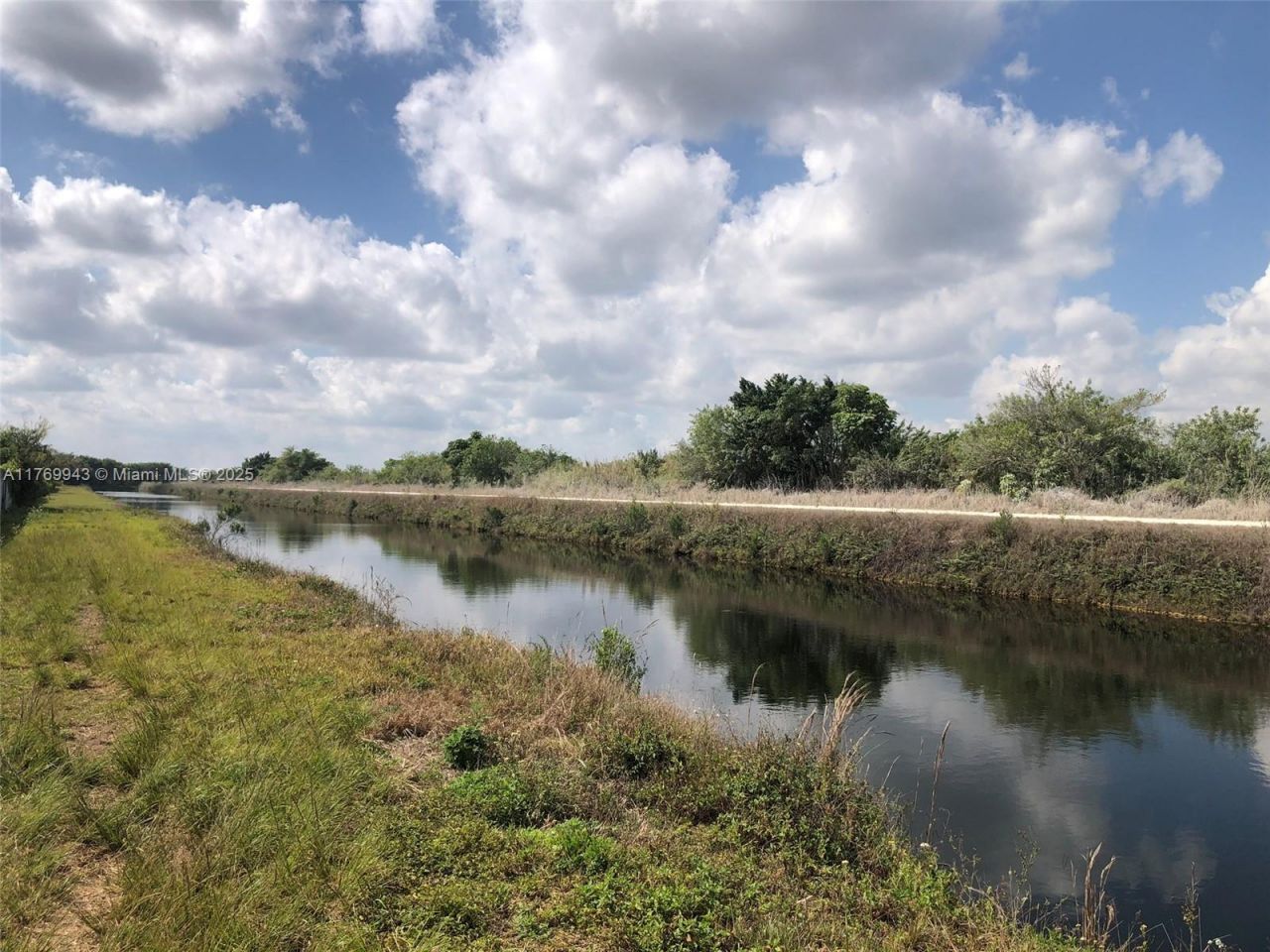 19550 SW 207 Ave, Miami, FL 33187 Photo