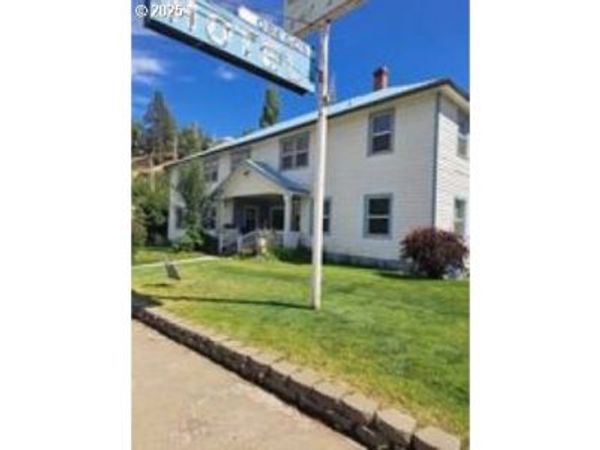 104 E MAIN ST, Mitchell, OR 97750