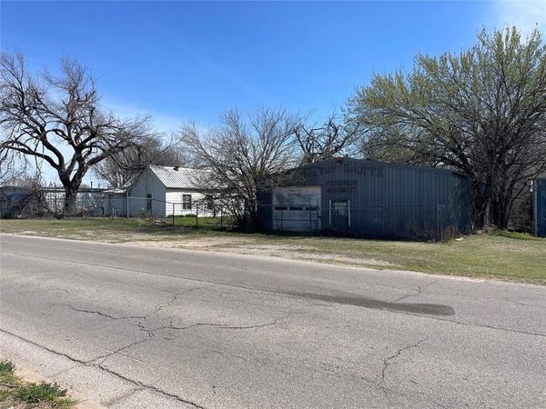 1009 S 3rd Street, Chickasha, OK 73059