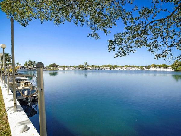 102 Lake Shore Dr, Pembroke Park, FL 33009