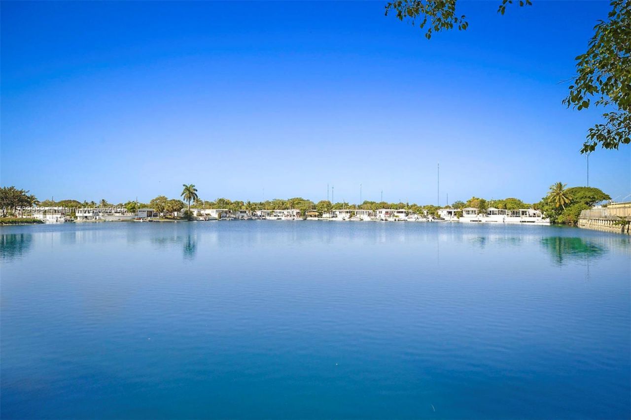 102 Lake Shore Dr, Pembroke Park, FL 33009 Photo