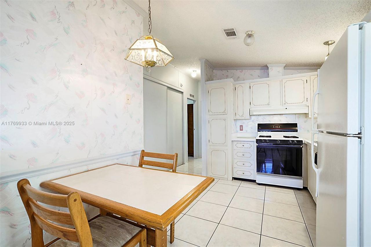 102 Lake Shore Dr, Pembroke Park, FL 33009 Photo