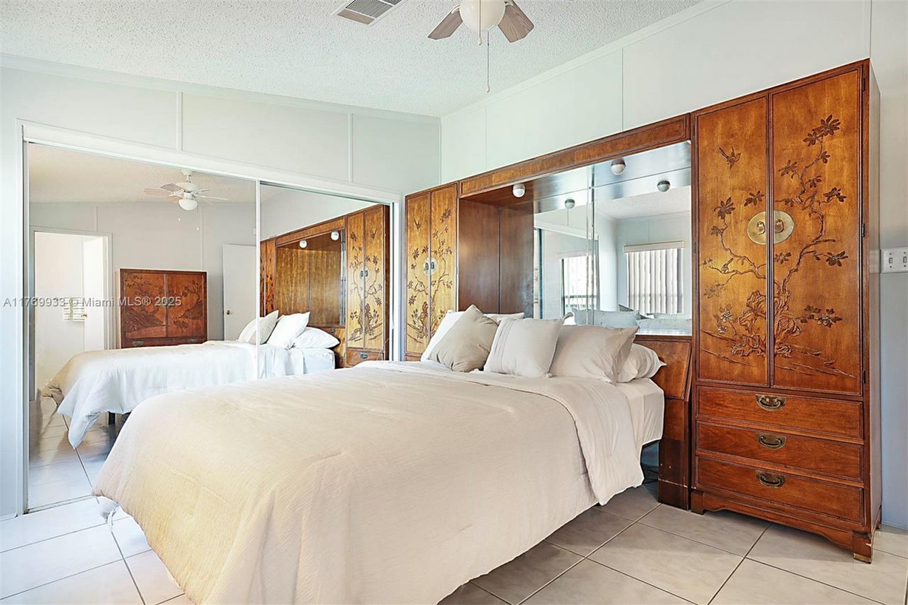 102 Lake Shore Dr, Pembroke Park, FL 33009 Photo