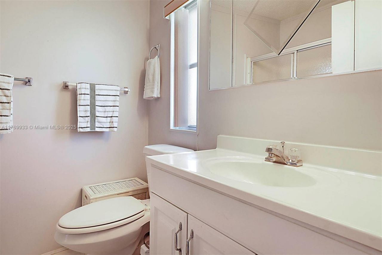 102 Lake Shore Dr, Pembroke Park, FL 33009 Photo