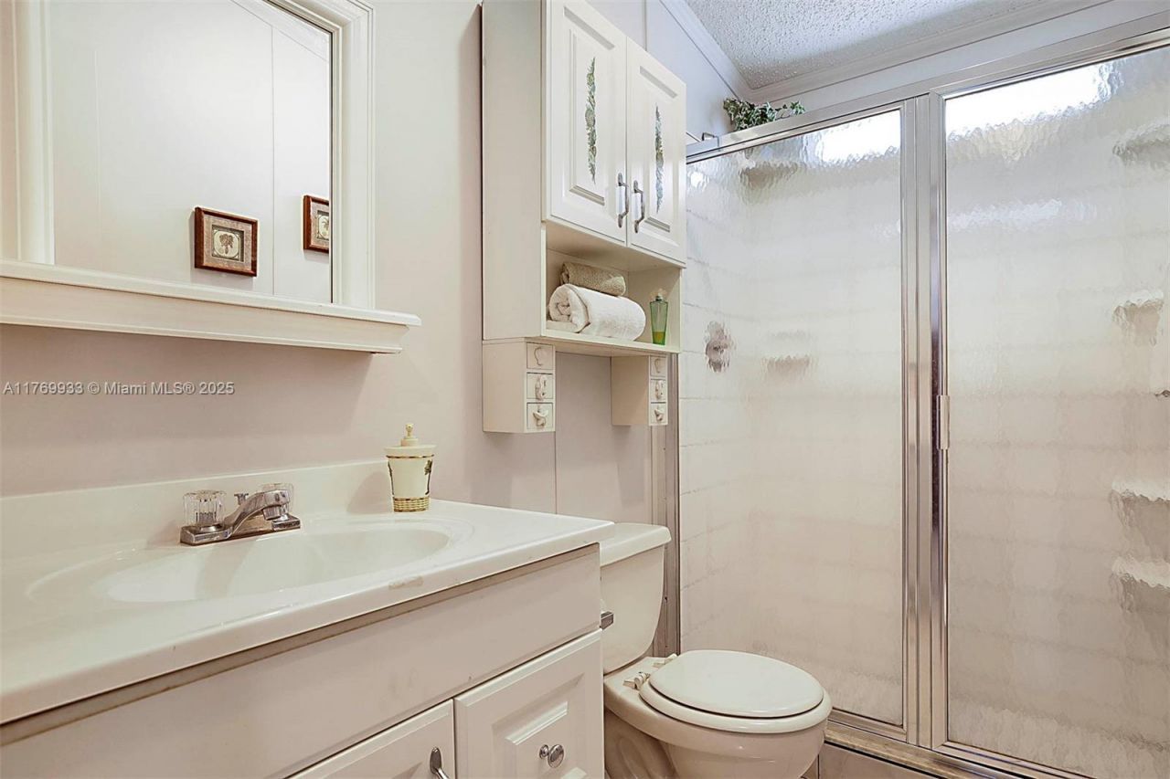 102 Lake Shore Dr, Pembroke Park, FL 33009 Photo