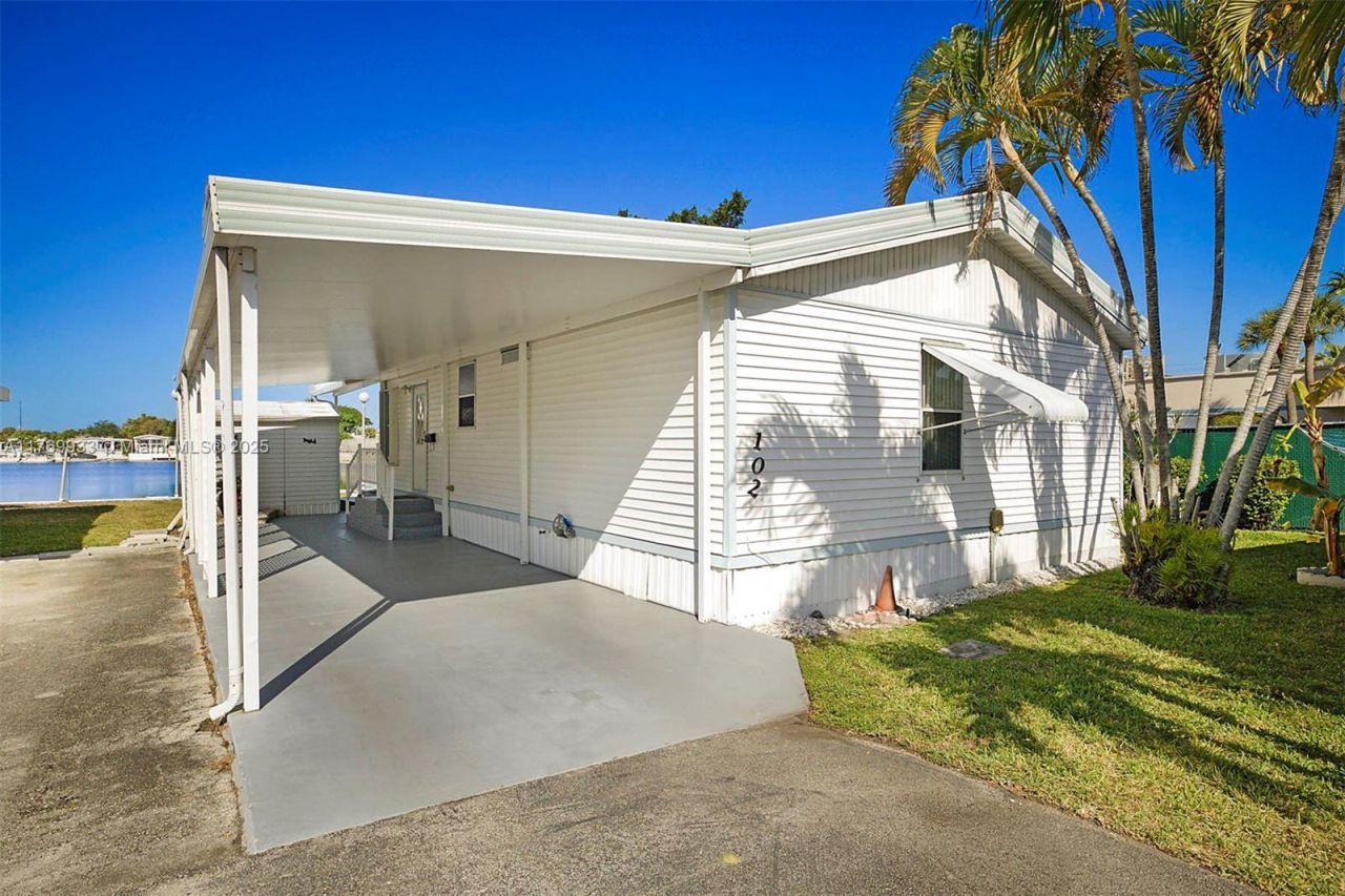 102 Lake Shore Dr, Pembroke Park, FL 33009 Photo