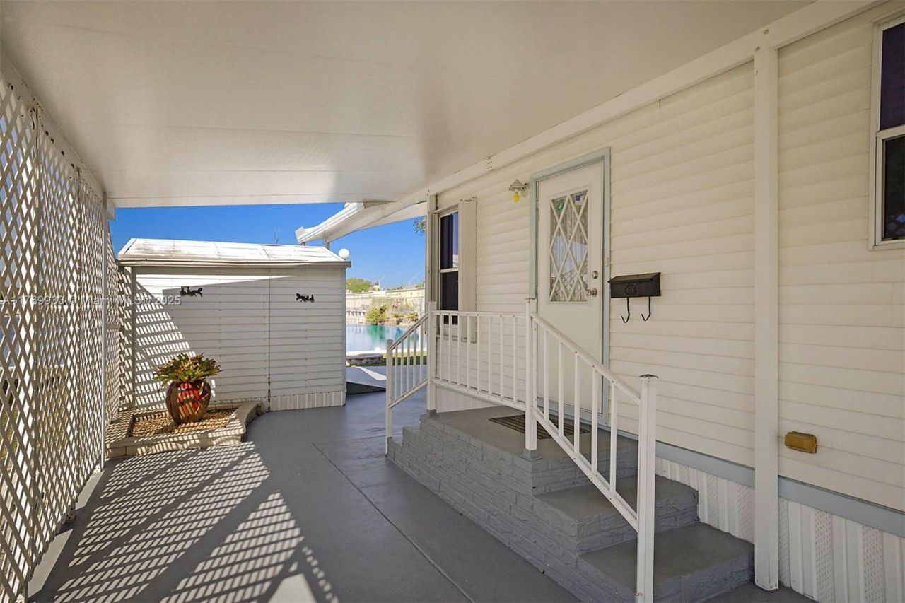 102 Lake Shore Dr, Pembroke Park, FL 33009 Photo