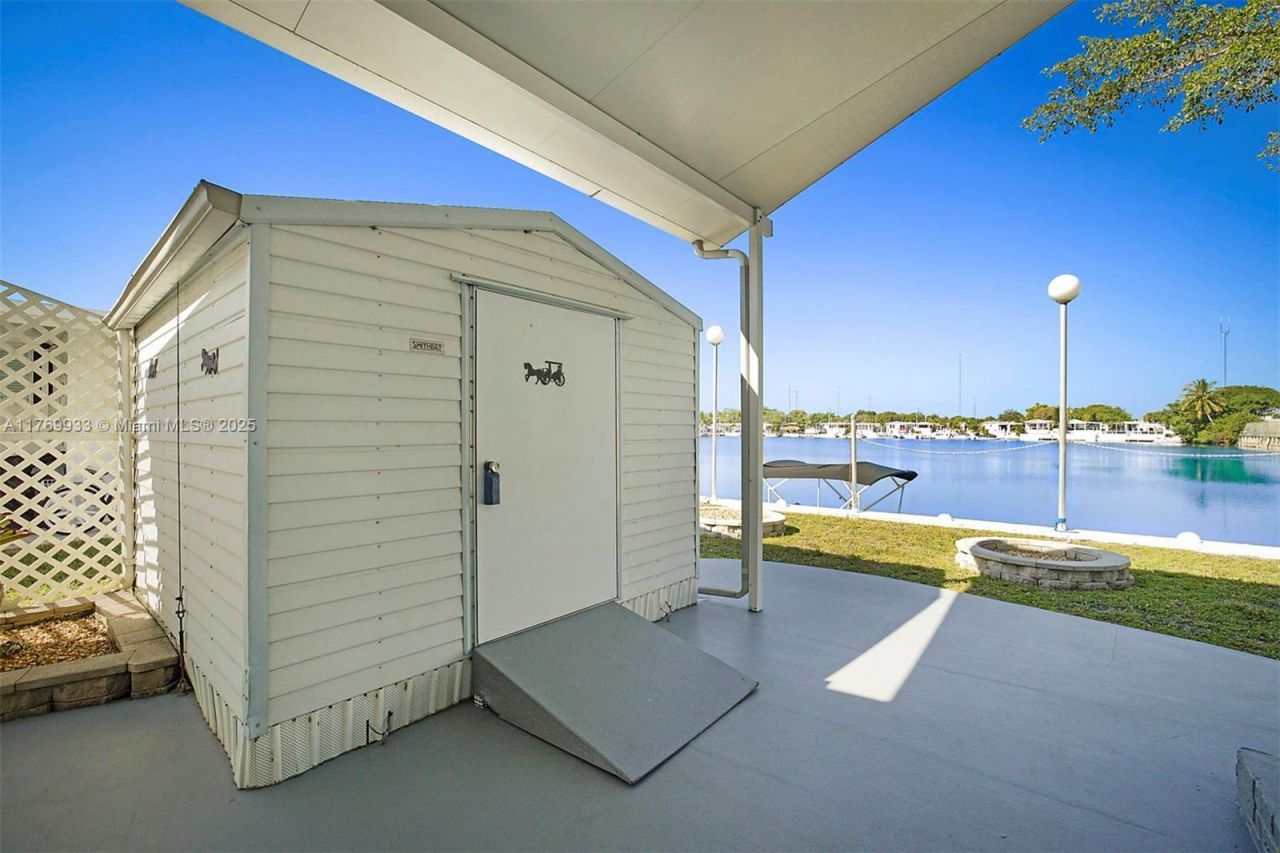 102 Lake Shore Dr, Pembroke Park, FL 33009 Photo