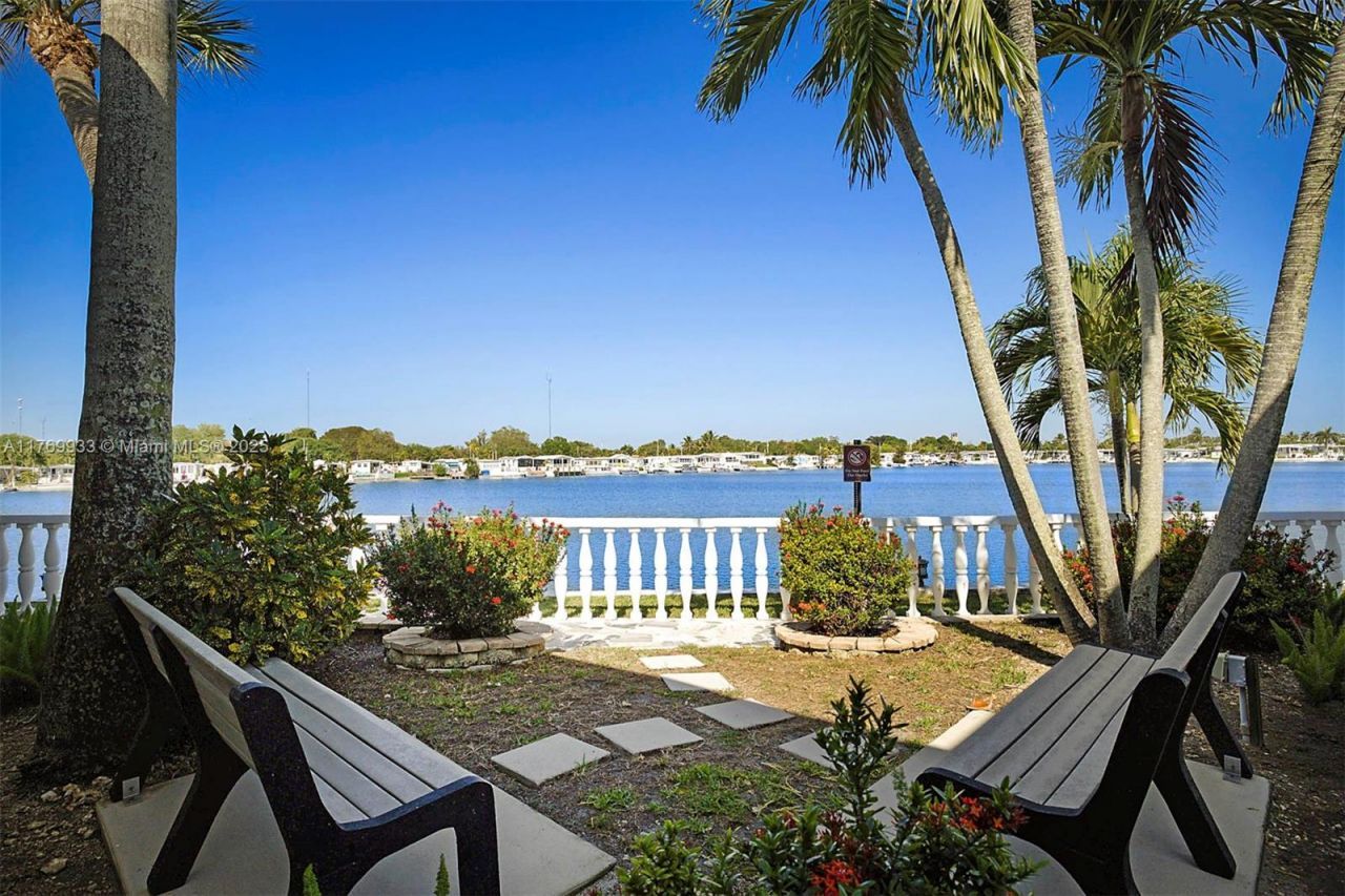 102 Lake Shore Dr, Pembroke Park, FL 33009 Photo