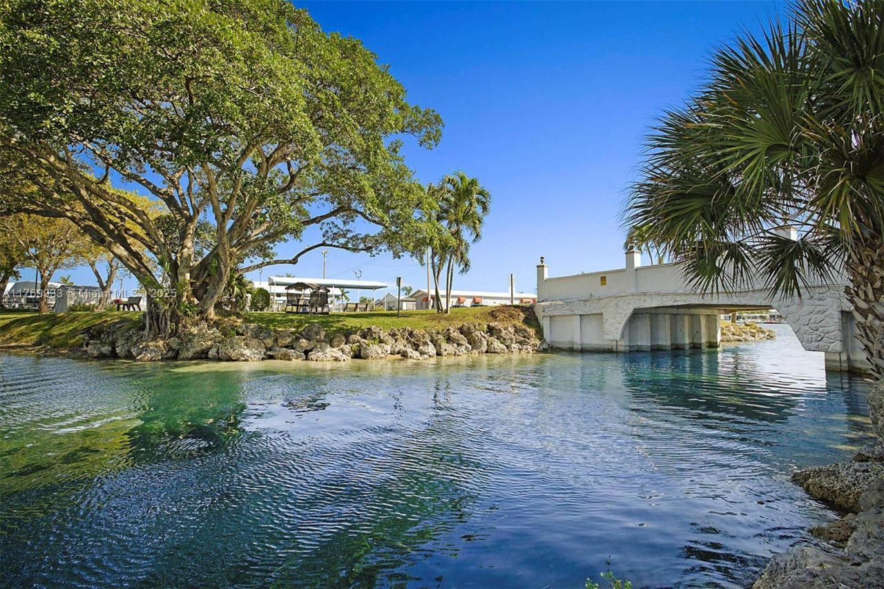 102 Lake Shore Dr, Pembroke Park, FL 33009 Photo