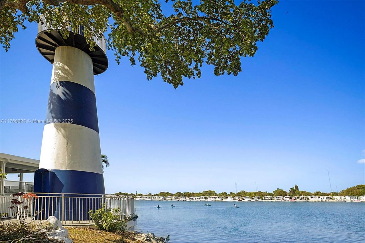 102 Lake Shore Dr, Pembroke Park, FL 33009 Photo