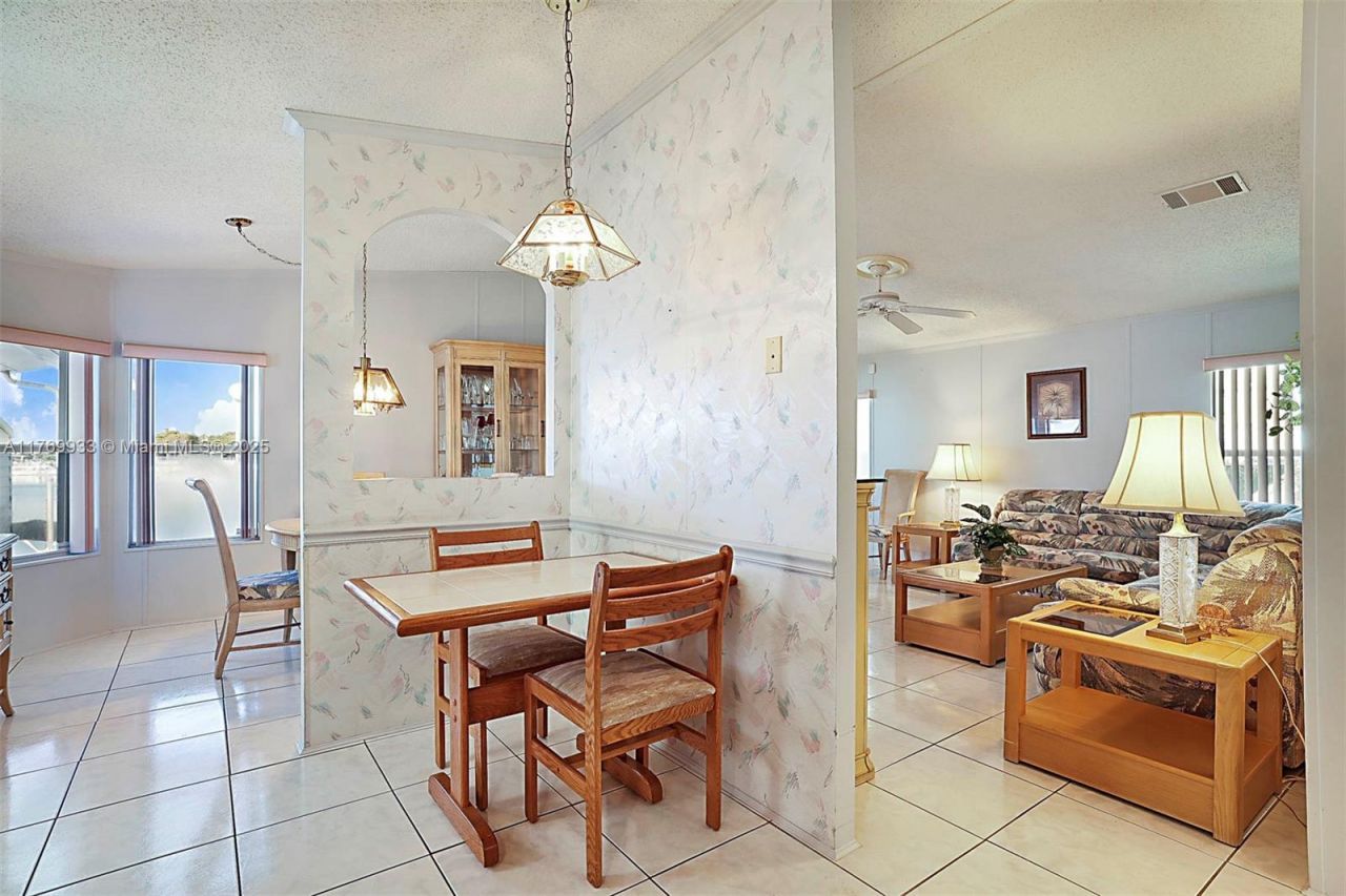 102 Lake Shore Dr, Pembroke Park, FL 33009 Photo