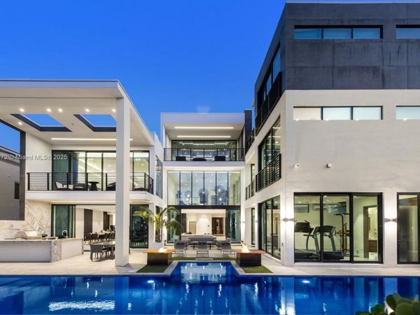 1400 Bayview Dr, Fort Lauderdale, FL 33304